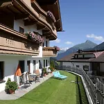 Haus Leonhard *