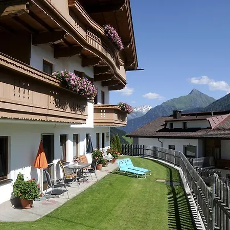 Haus Leonhard *